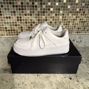 Nike Women’s Air Force 1 Sage Low- size 7.5
